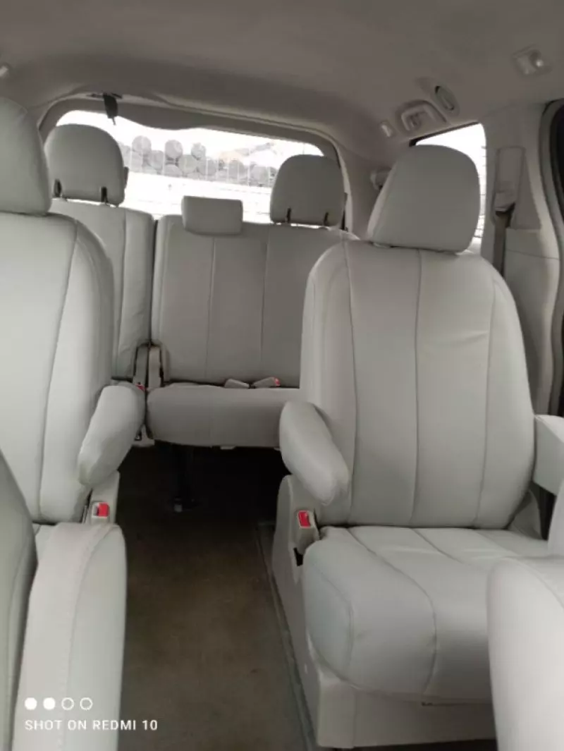 Toyota Sienna   - 2010