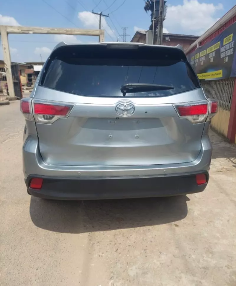 Toyota Highlander   - 2013