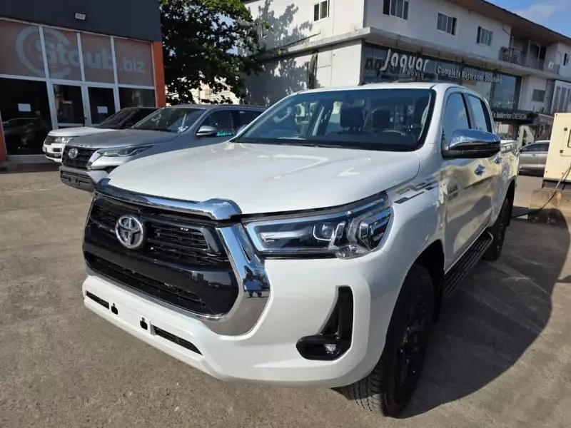 Toyota Hilux   - 2025