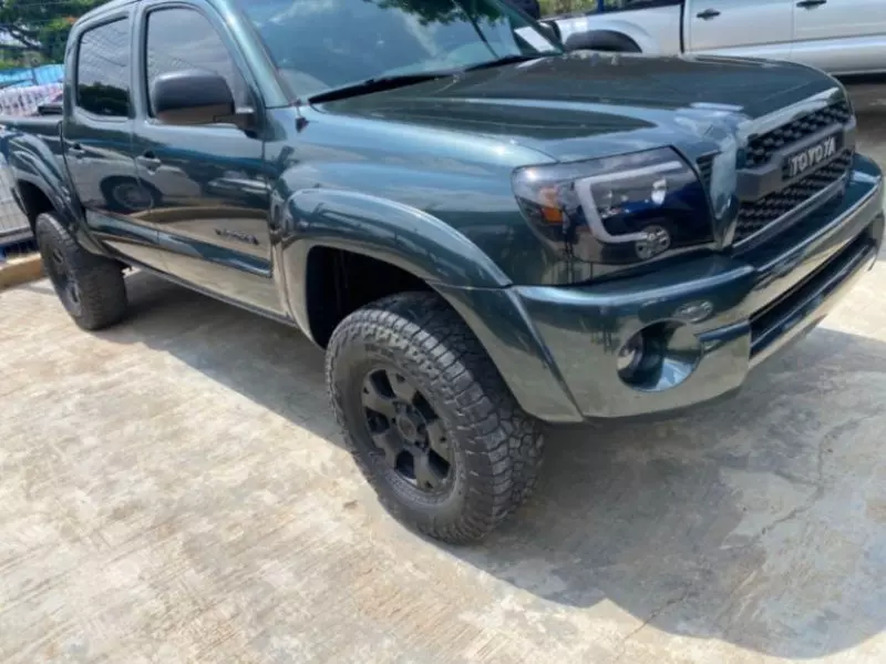 Toyota Tacoma   - 2011