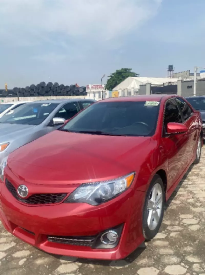 Toyota Camry   - 2013