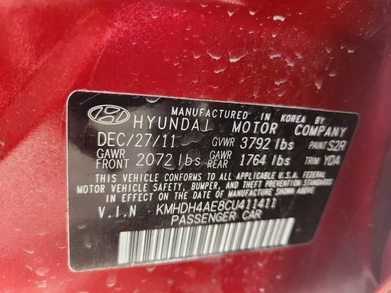 Hyundai Elantra   - 2012