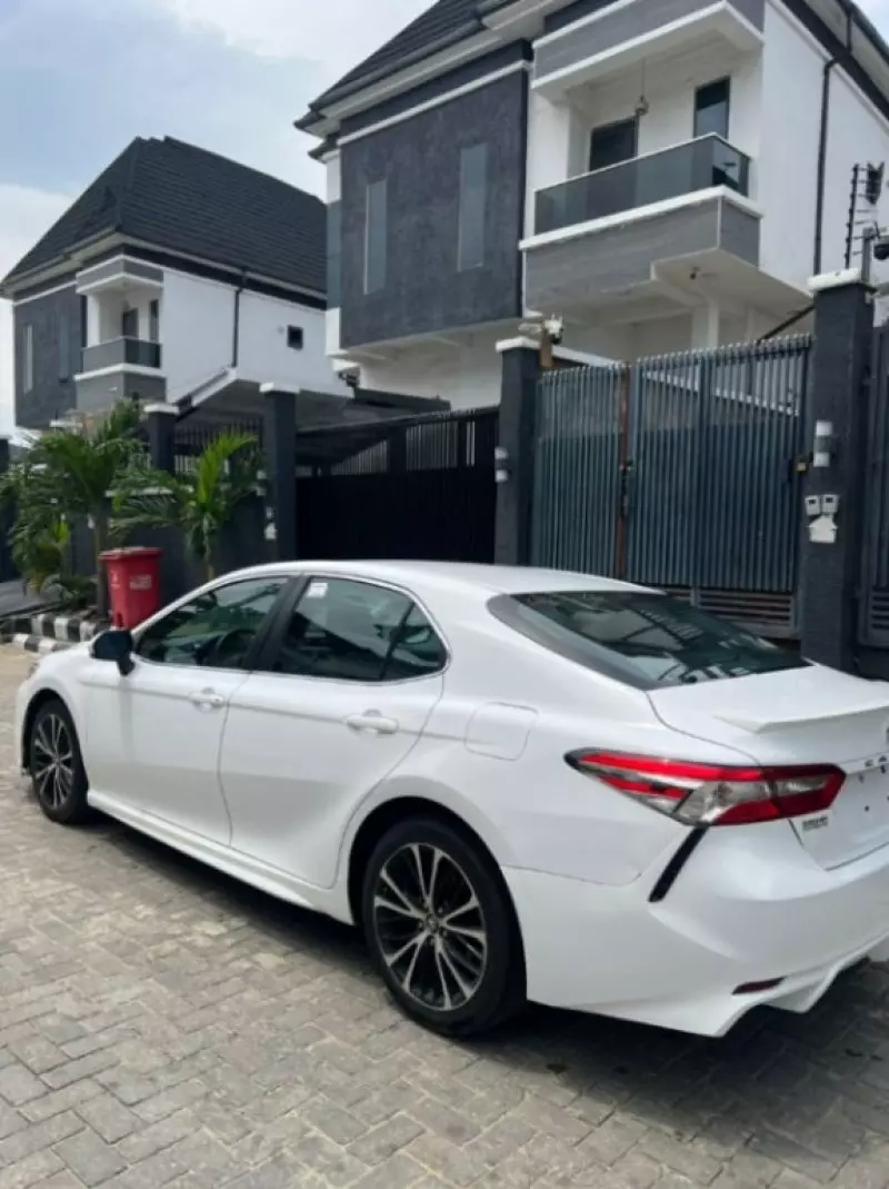 Toyota Camry   - 2018