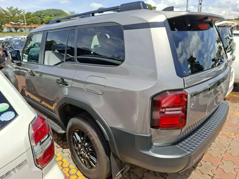 Toyota Landcruiser Prado - 2024