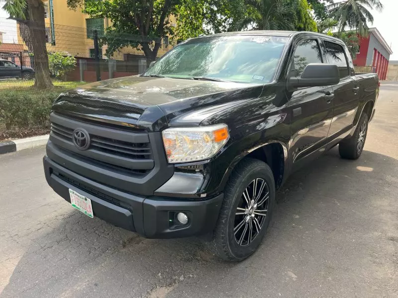 Toyota Tundra   - 2015