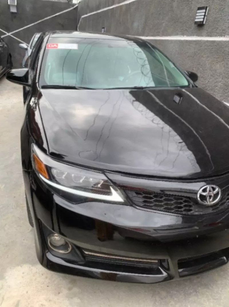 Toyota Camry   - 2012
