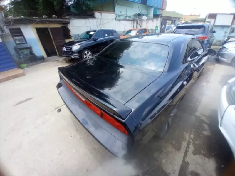 Dodge Challenger   - 2010