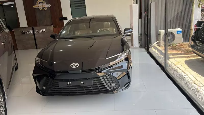 Toyota Camry   - 2025