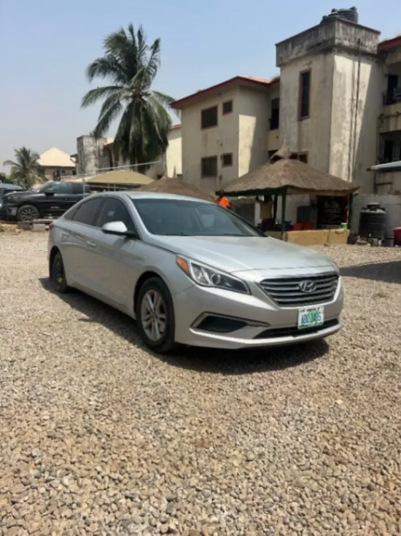 Hyundai Sonata   - 2012