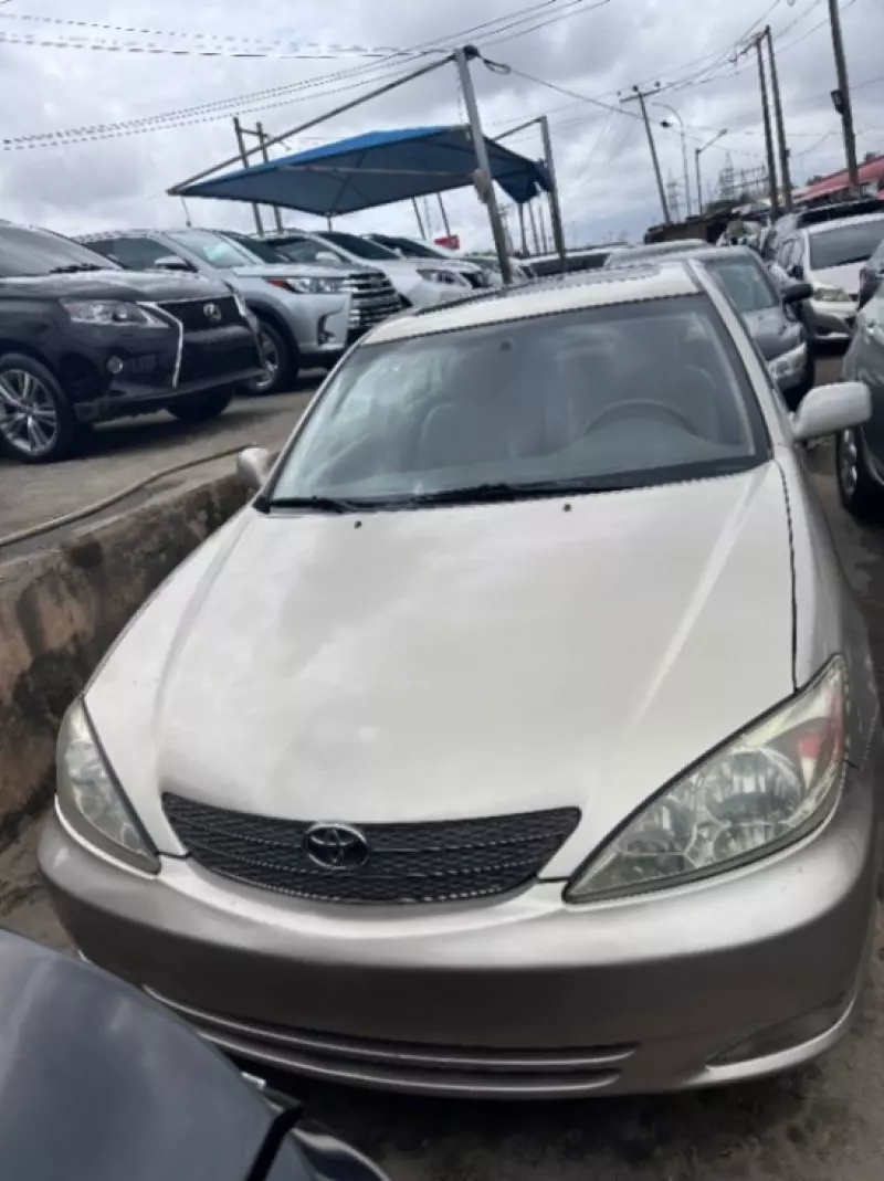Toyota Camry   - 2004