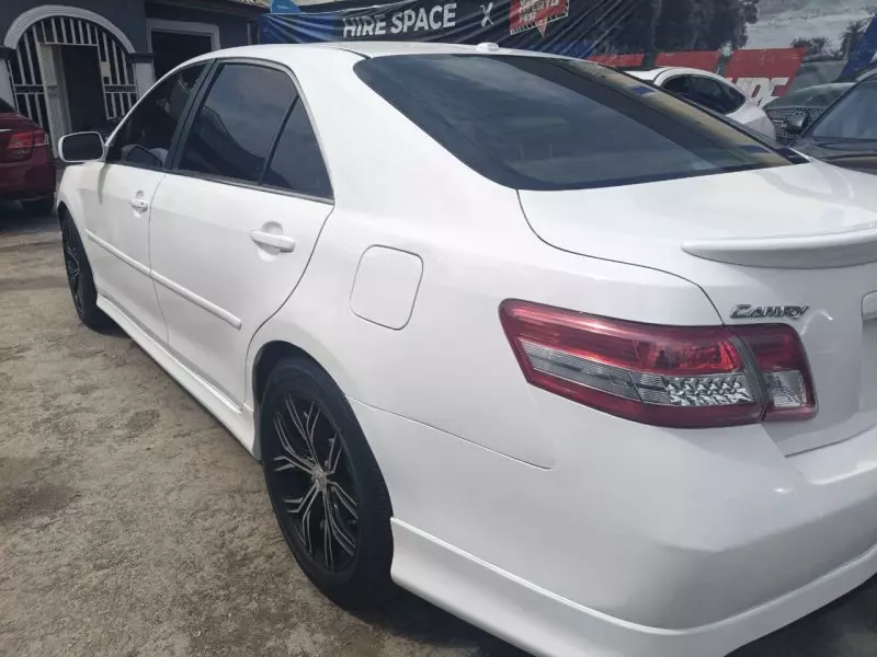 Toyota Camry   - 2011