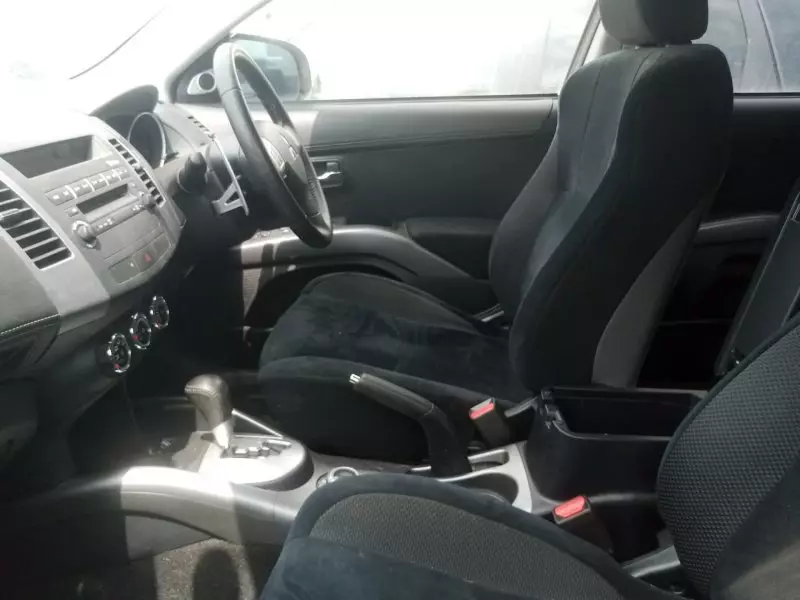 Mitsubishi OUTLANDER   - 2012