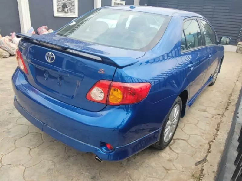 Toyota Corolla   - 2010