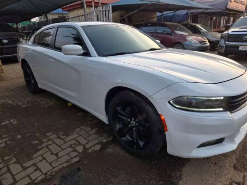Dodge Charger   - 2017