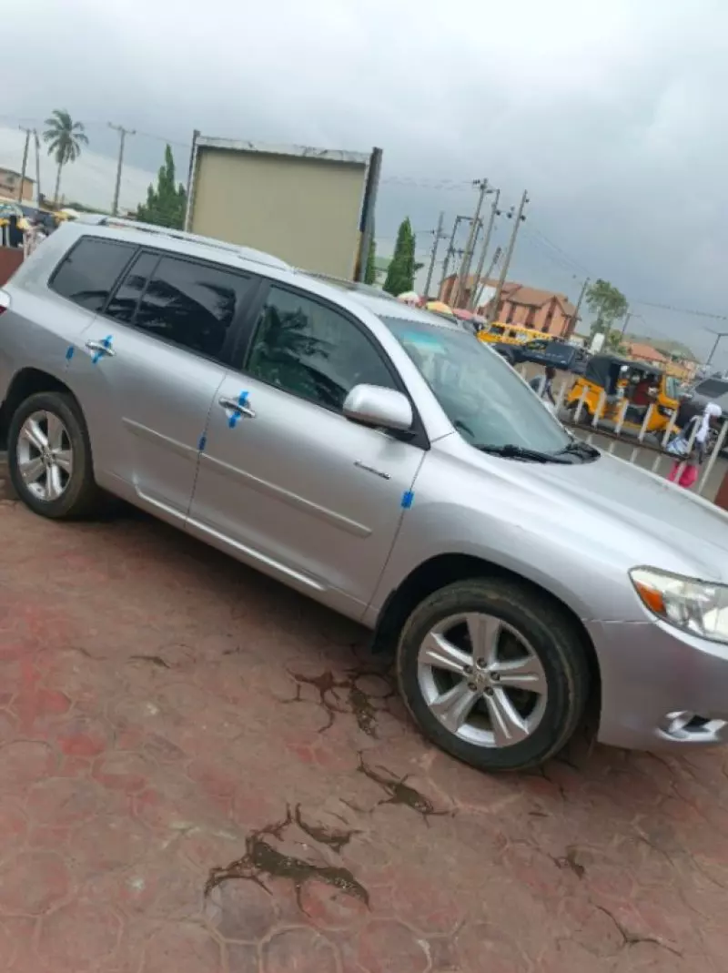 Toyota Highlander   - 2009