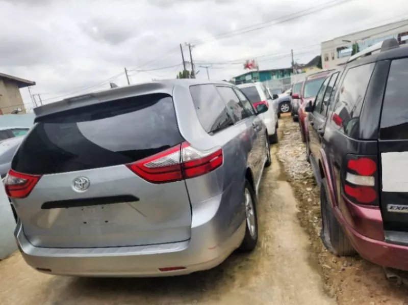 Toyota Sienna   - 2019