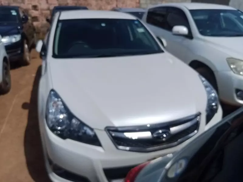 Subaru Legacy   - 2010