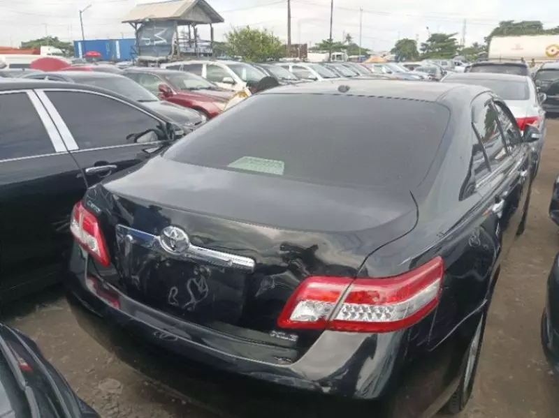 Toyota camry   - 2011
