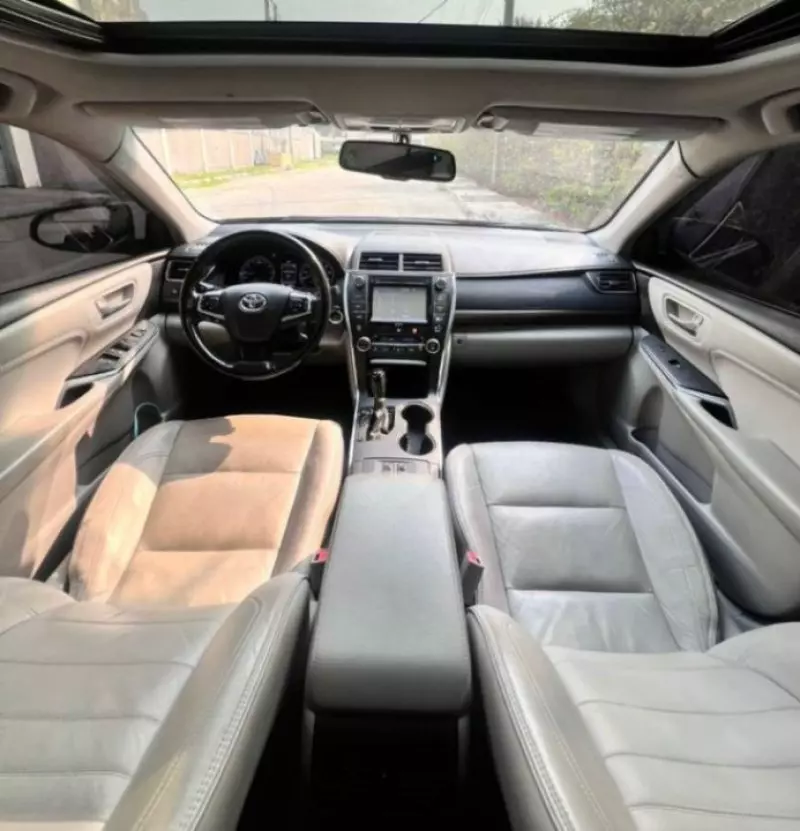 Toyota Camry   - 2010