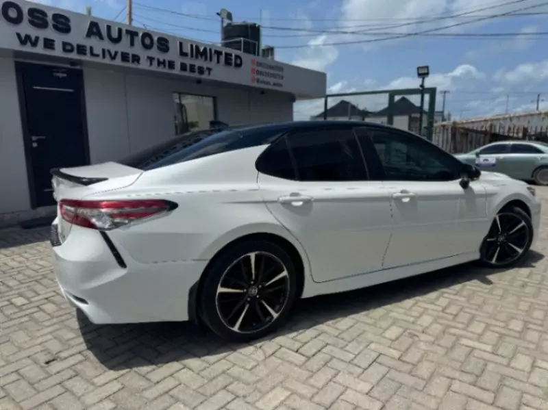Toyota Camry   - 2018