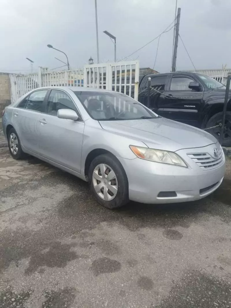 Toyota Camry   - 2009