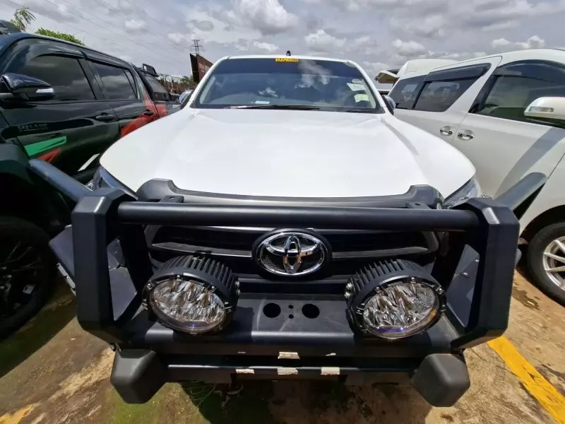 Toyota Hilux   - 2017