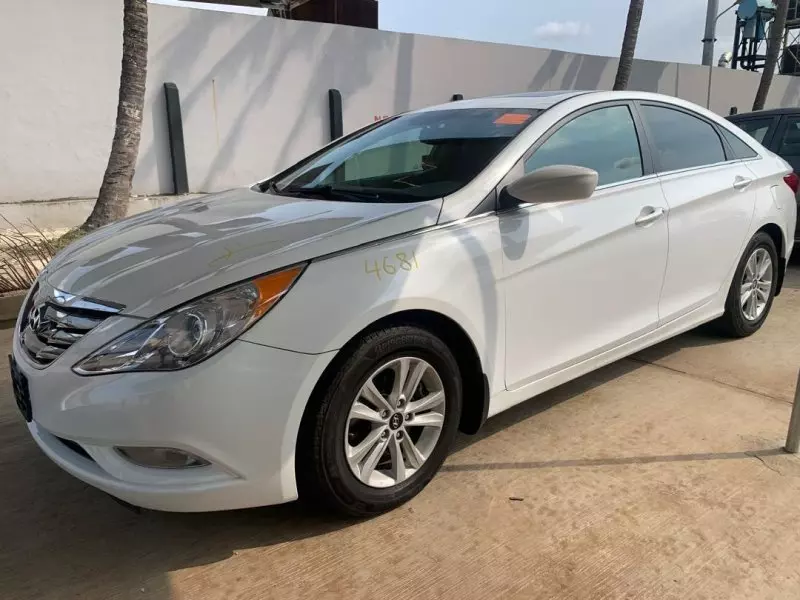Hyundai Sonata   - 2013