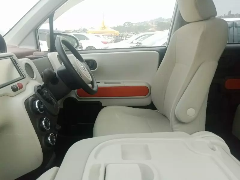 Toyota Spade    - 2011