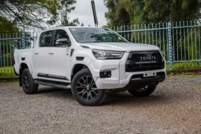 Toyota Hilux   - 2021