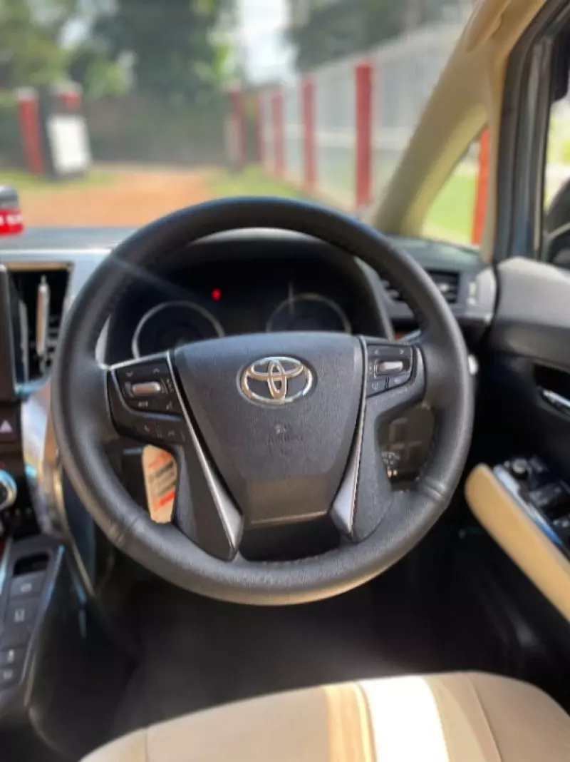 Toyota Alphard   - 2015