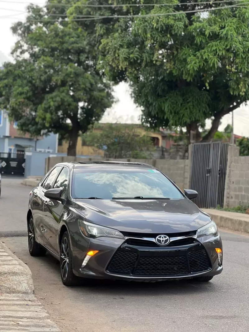 Toyota Camry   - 2016