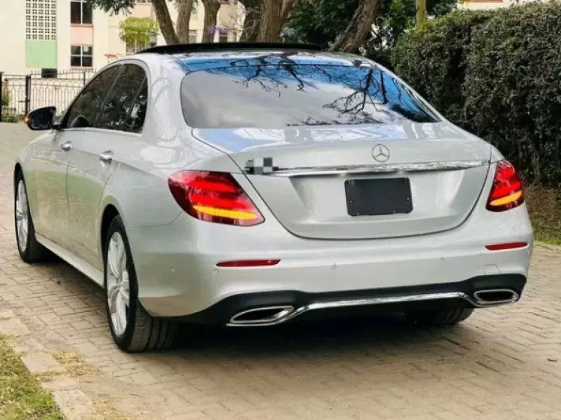 Mercedes-Benz E200