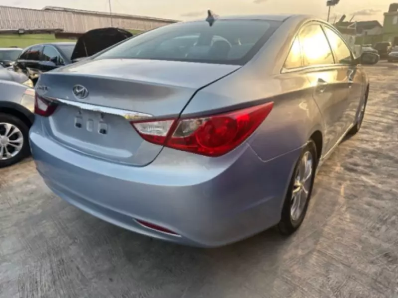 Hyundai Sonata   - 2011