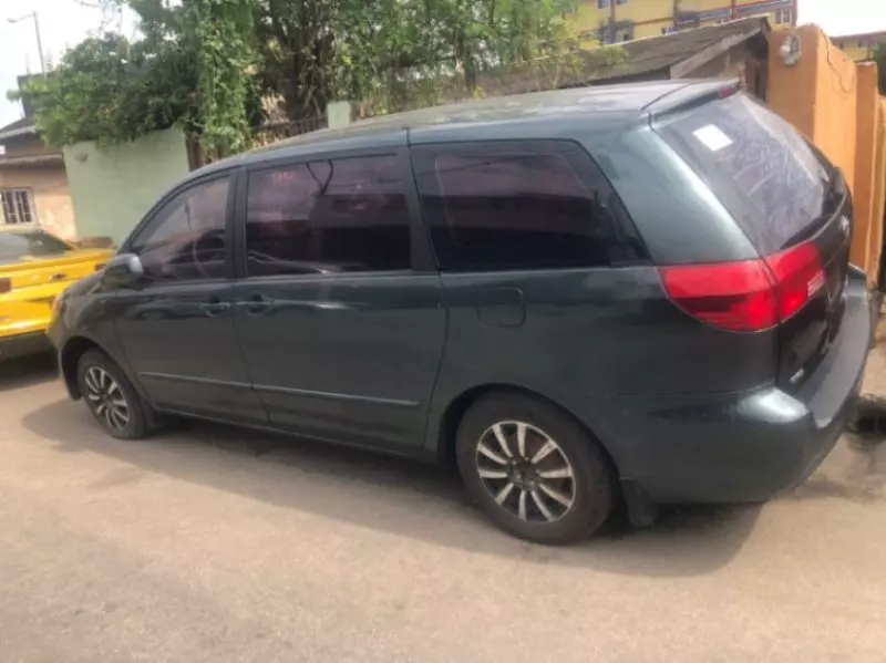 Toyota Sienna   - 2004