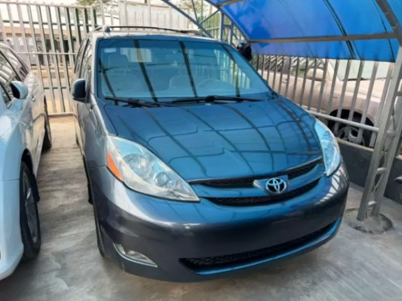 Toyota Sienna   - 2006