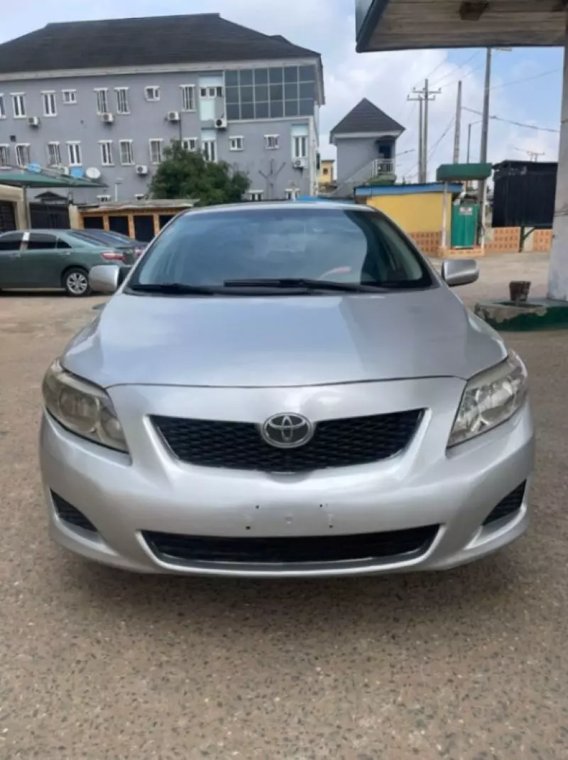 Toyota Corolla   - 2010