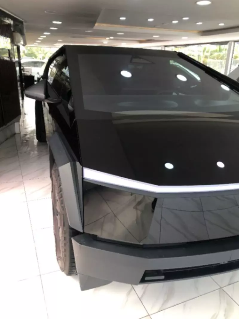 Tesla Model 3   - 2024