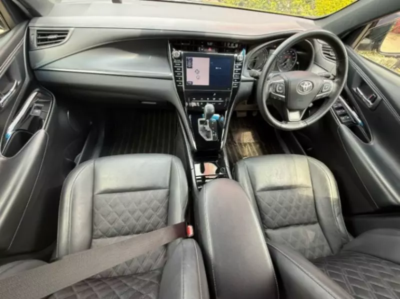 Toyota Harrier   - 2019