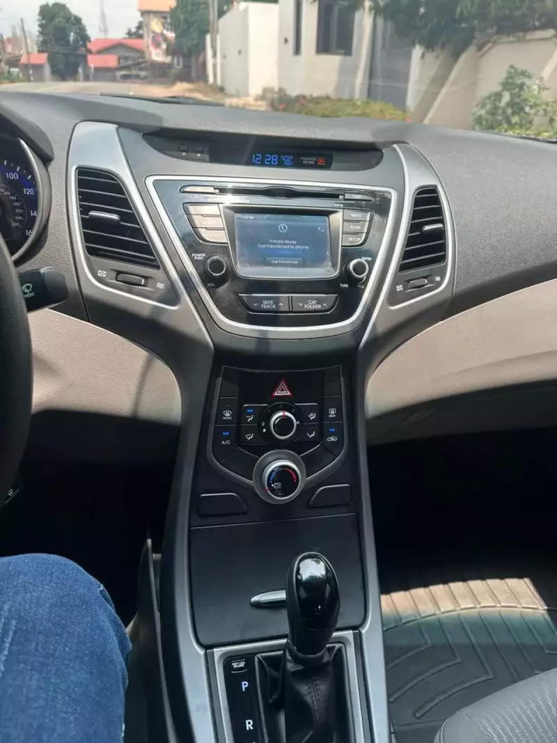 Hyundai Elantra   - 2015