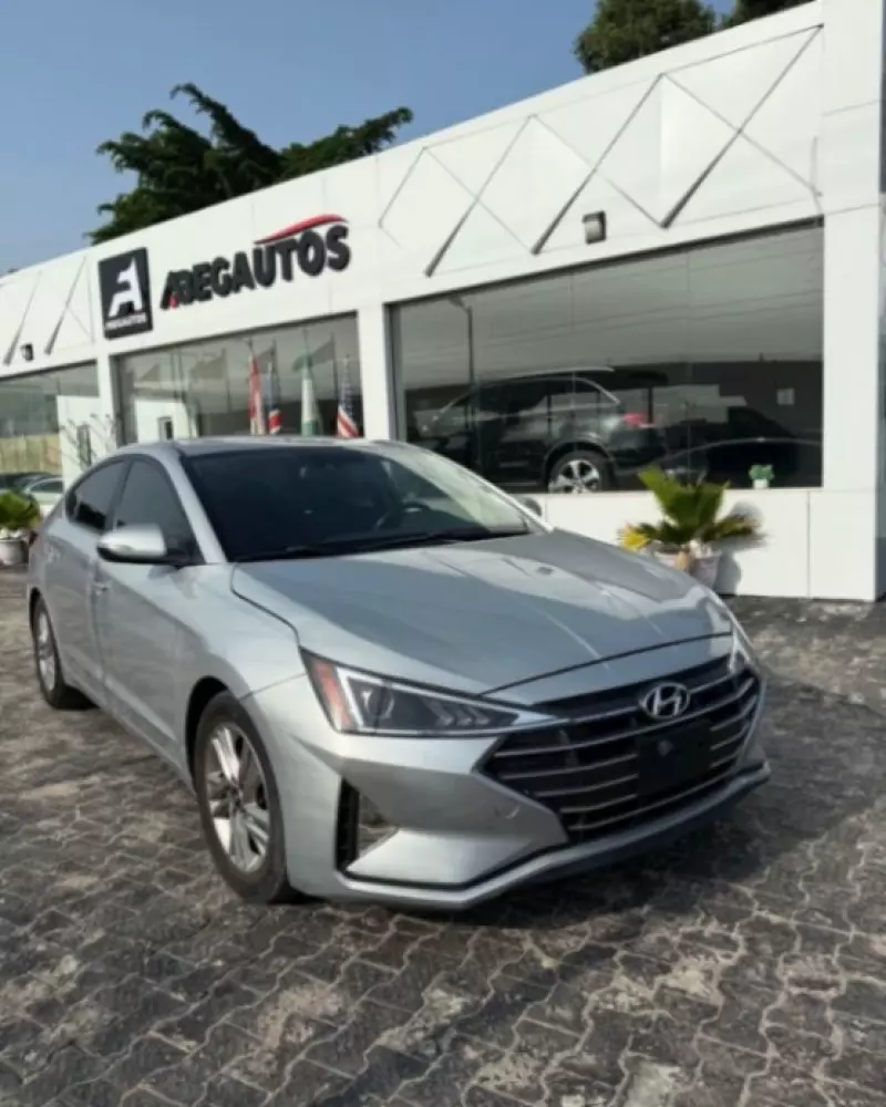 Hyundai Elantra   - 2020