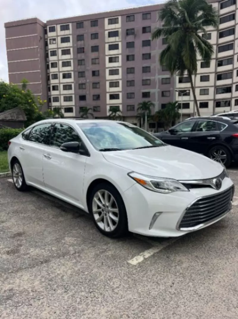 Toyota Avalon   - 2013