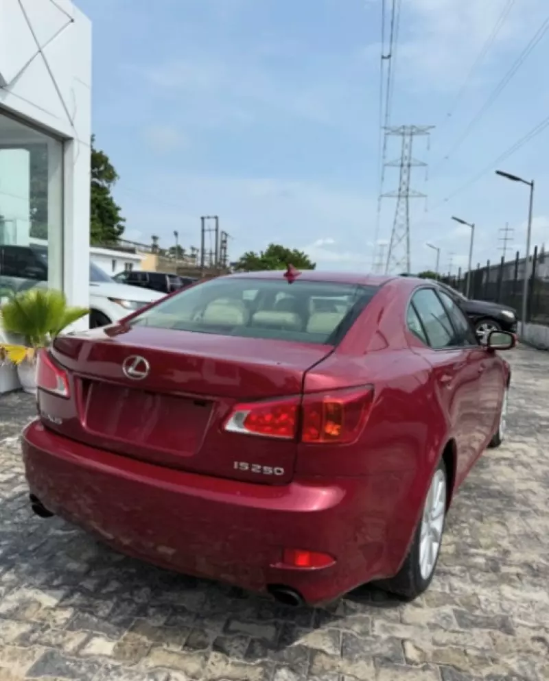 Lexus IS 250   - 2010
