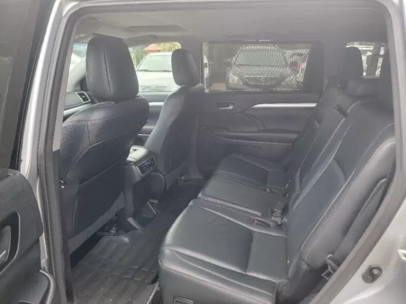 Toyota Highlander   - 2016