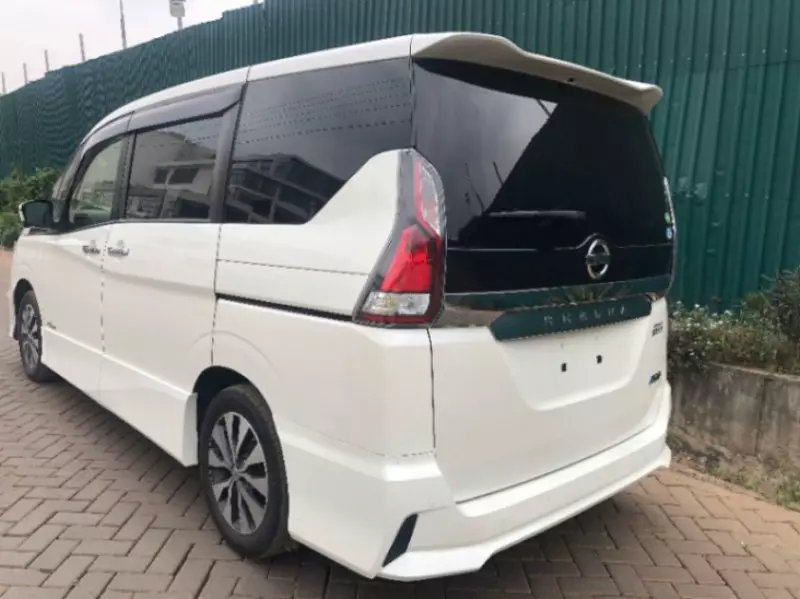 Nissan Serena Hybrid    - 2018