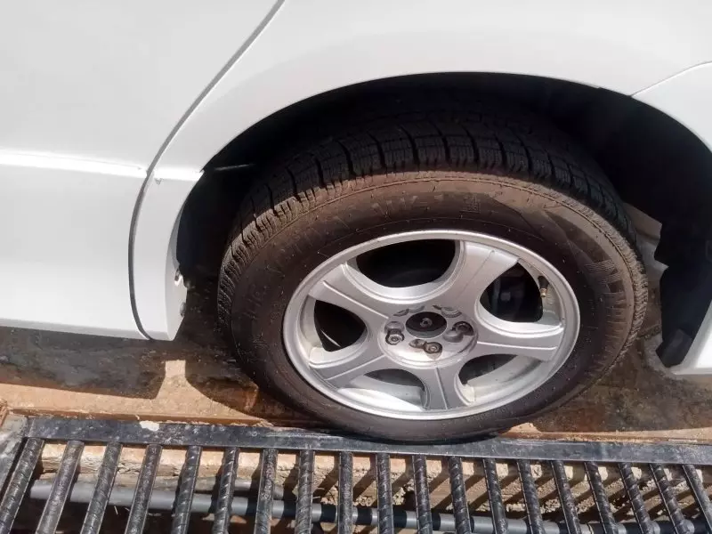 Toyota Noah   - 2012