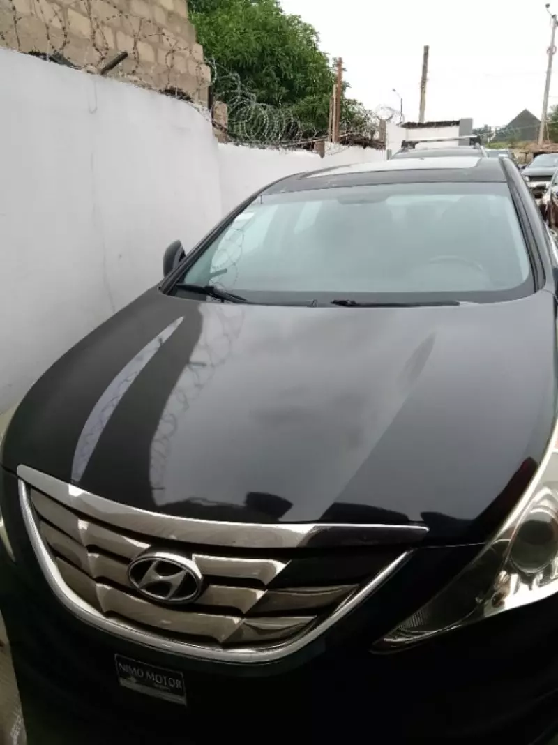Hyundai Sonata   - 2012