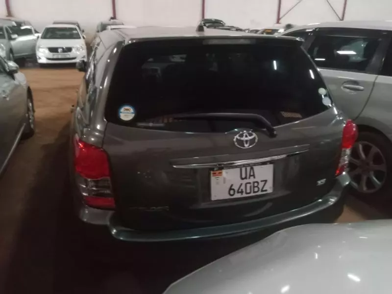 Toyota Fielder    - 2010