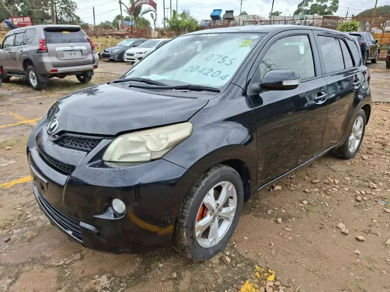 Toyota Ist    - 2012