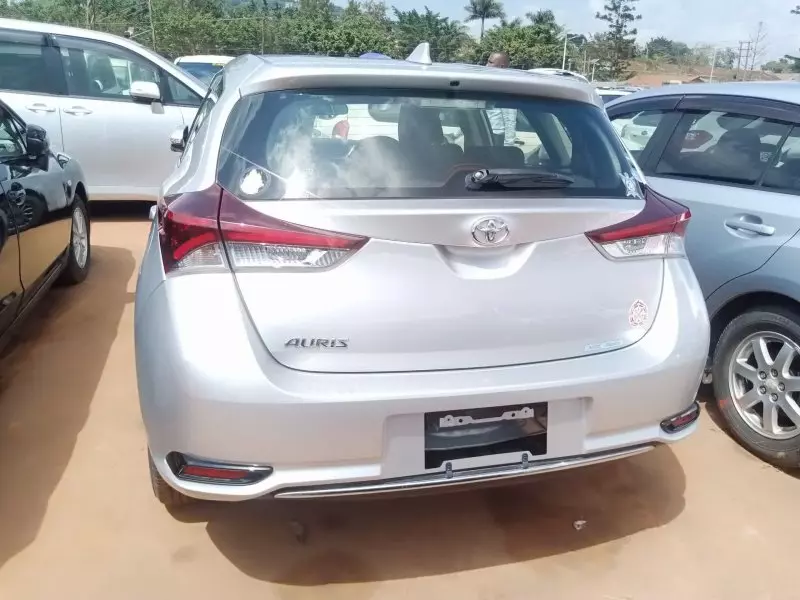 Toyota Auris   - 2015