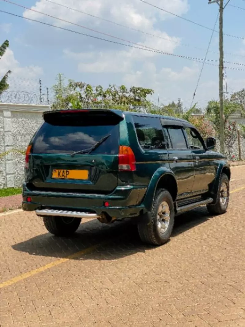 Mitsubishi Pajero Sport   - 1997